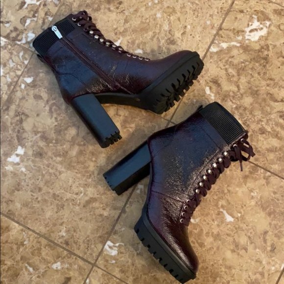 NWOB VINCE CAMUTO ERMANIA LACE UP BOOTIES sz 9.5 - Picture 4 of 12